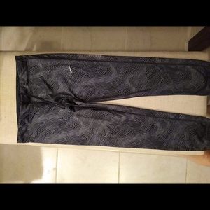 Nike Dri fit capris gray/black